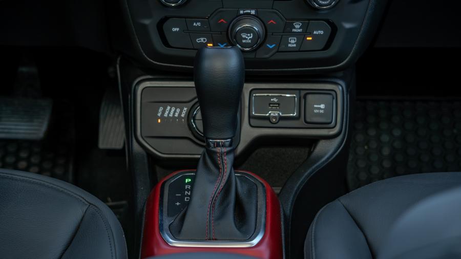 Детали интерьера Jeep Renegade Trailhawk (BU) 2018 года  (NA) (фото 5 из 40)
